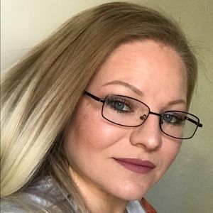 Meet your Posher, Cassandra